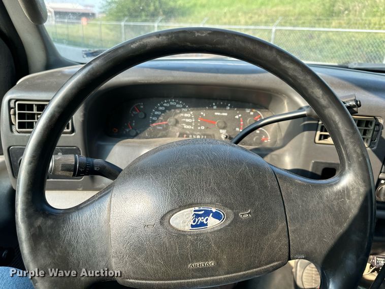 image for item DS2249 2003 Ford F450 Super Duty  flatbed truck