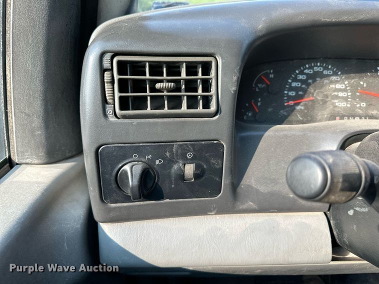 image for item DS2249 2003 Ford F450 Super Duty  flatbed truck