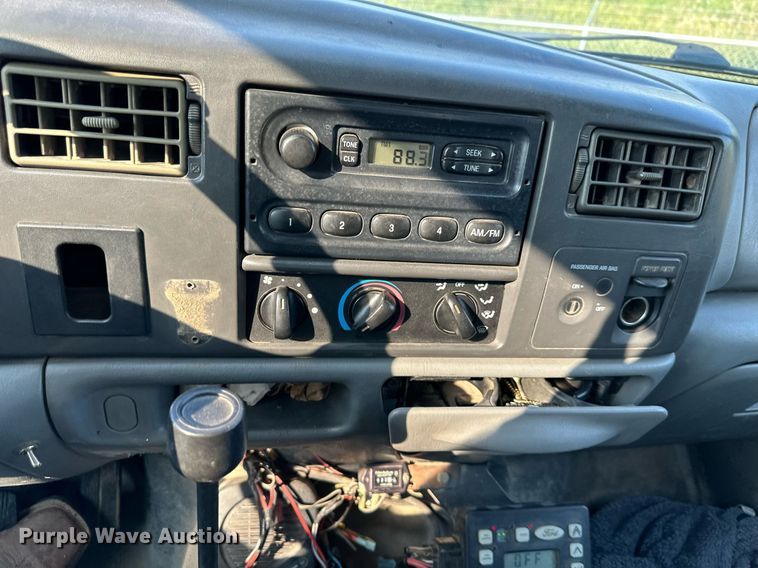 image for item DS2249 2003 Ford F450 Super Duty  flatbed truck