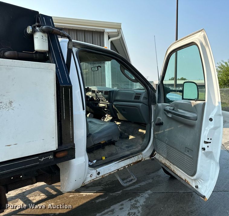 image for item DS2249 2003 Ford F450 Super Duty  flatbed truck