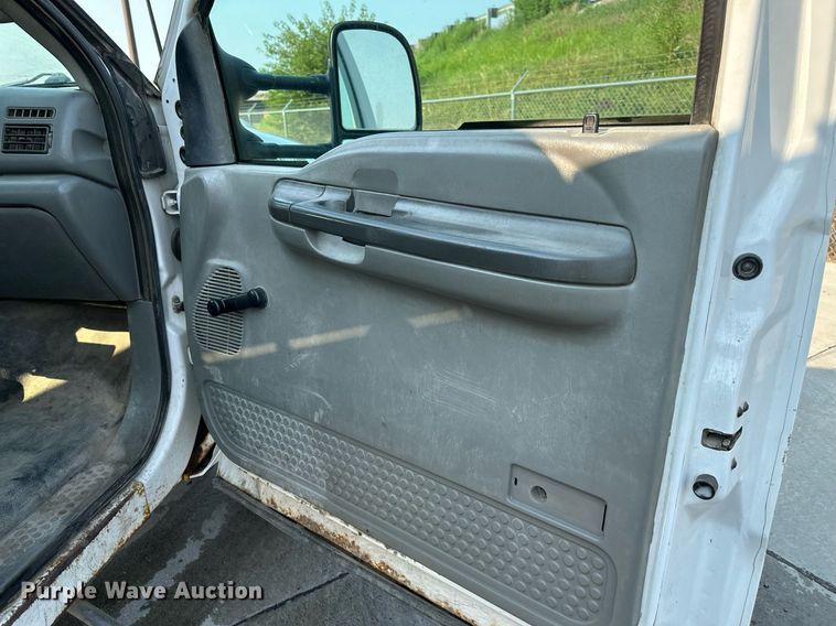 image for item DS2249 2003 Ford F450 Super Duty  flatbed truck