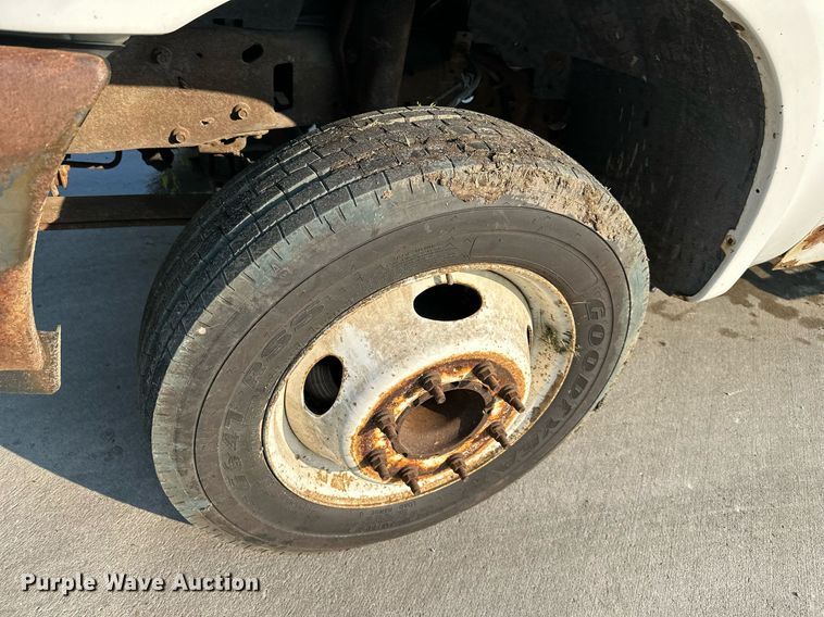 image for item DS2249 2003 Ford F450 Super Duty  flatbed truck