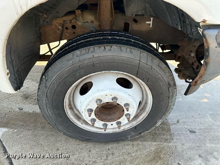 image for item DS2249 2003 Ford F450 Super Duty  flatbed truck