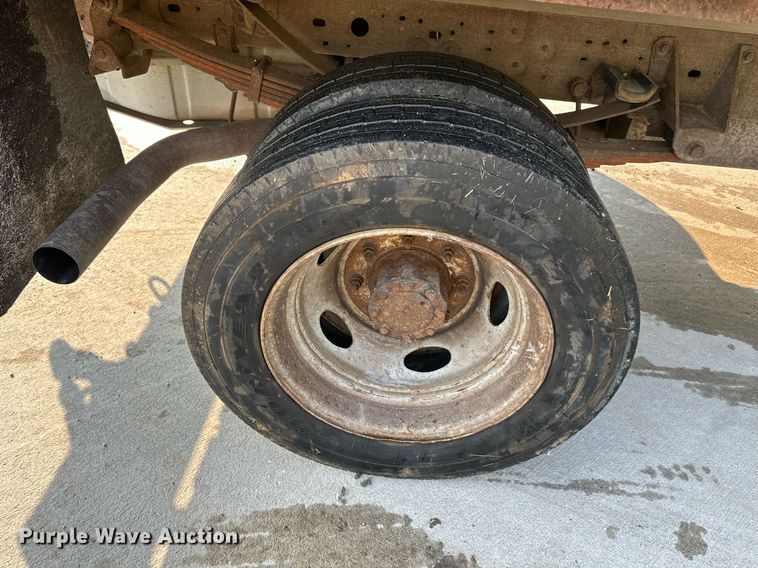 image for item DS2249 2003 Ford F450 Super Duty  flatbed truck