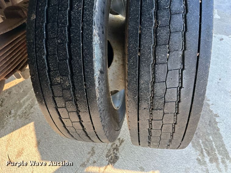 image for item DS2249 2003 Ford F450 Super Duty  flatbed truck