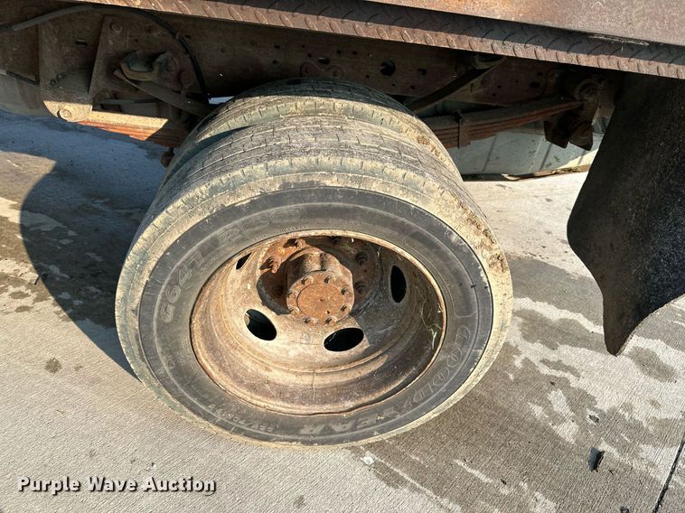 image for item DS2249 2003 Ford F450 Super Duty  flatbed truck