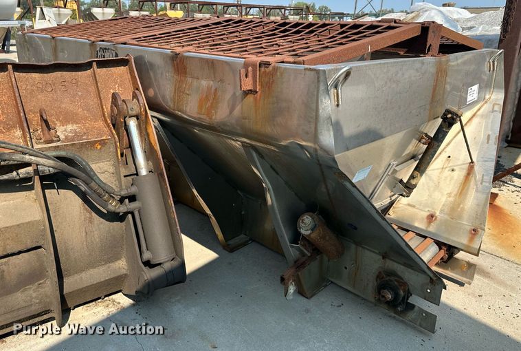 image for item DS2251 Salt spreader