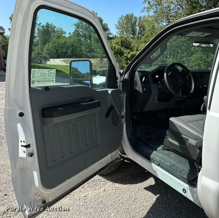 image for item DS2264 2012 Ford F350 pickup truck