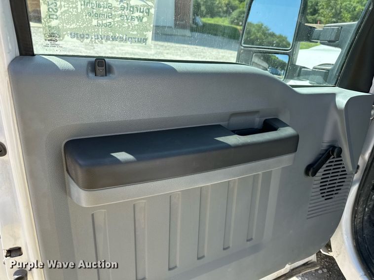 image for item DS2264 2012 Ford F350 pickup truck