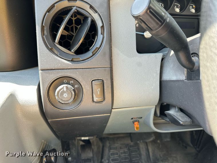 image for item DS2264 2012 Ford F350 pickup truck