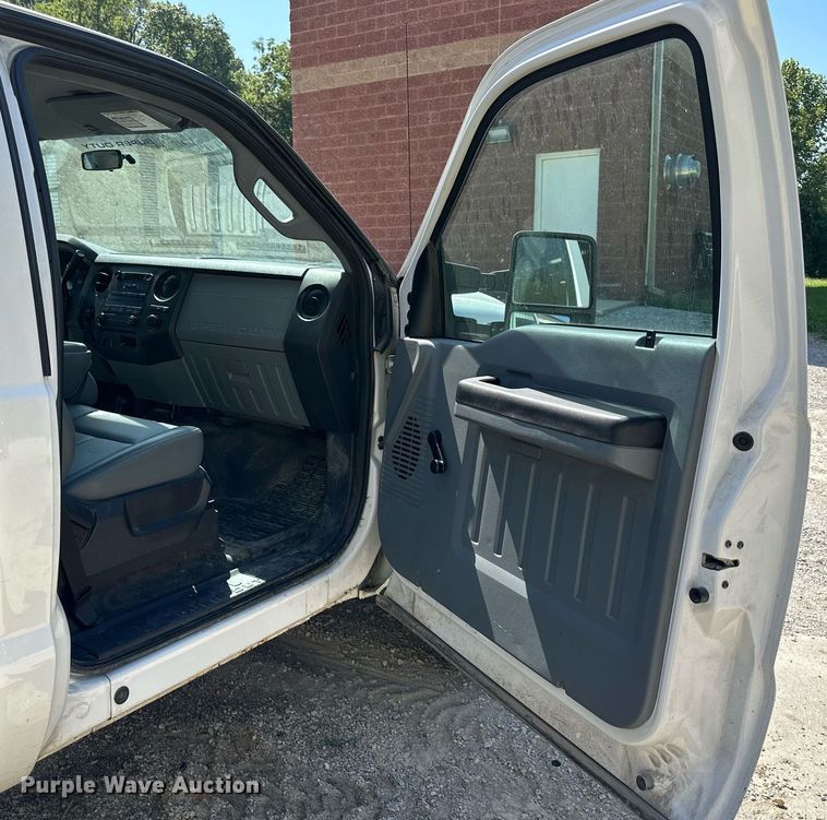 image for item DS2264 2012 Ford F350 pickup truck