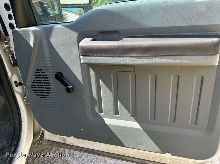 image for item DS2264 2012 Ford F350 pickup truck