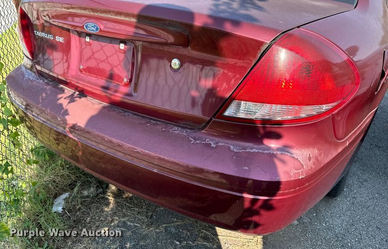 image for item GH9285 2006 Ford Taurus