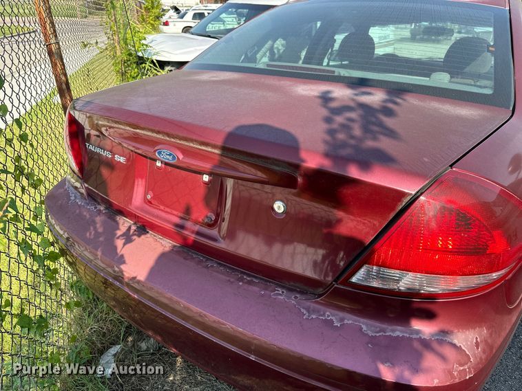 image for item GH9285 2006 Ford Taurus