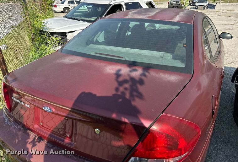 image for item GH9285 2006 Ford Taurus