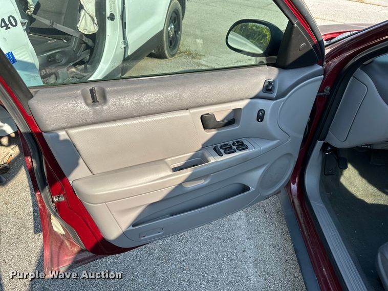 image for item GH9285 2006 Ford Taurus