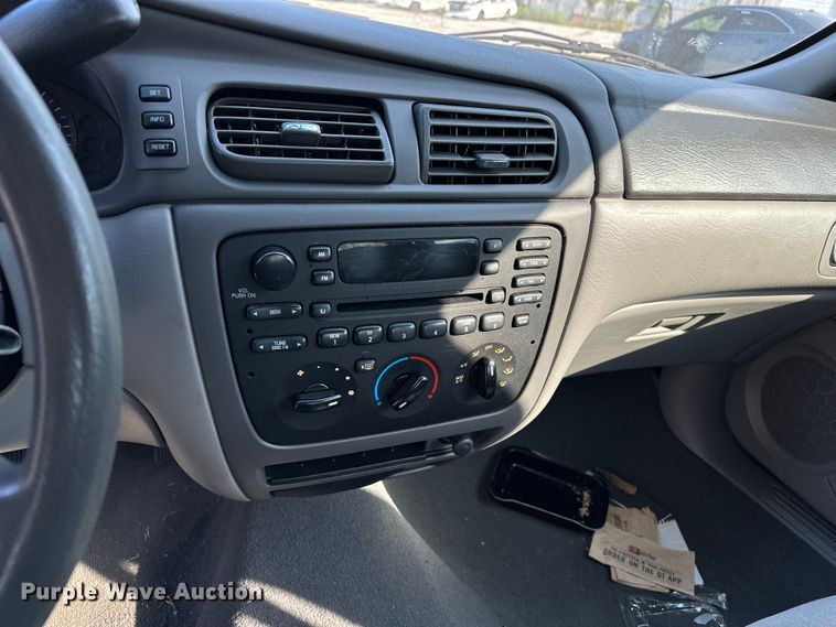 image for item GH9285 2006 Ford Taurus