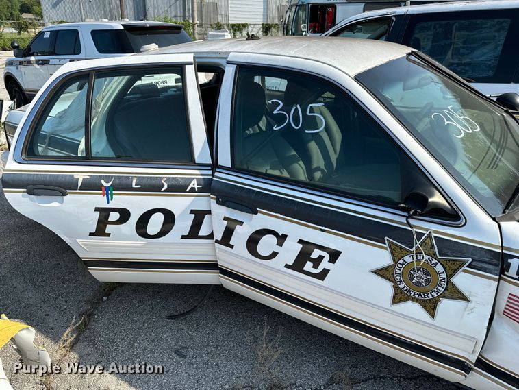 image for item GH9288 (2) Ford Crown Victoria Police Interceptors