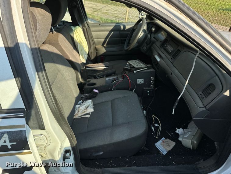 image for item GH9291 2011 Ford Crown Victoria Police Interceptor