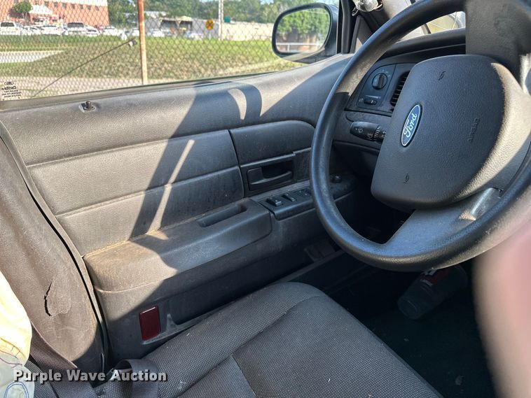 image for item GH9291 2011 Ford Crown Victoria Police Interceptor