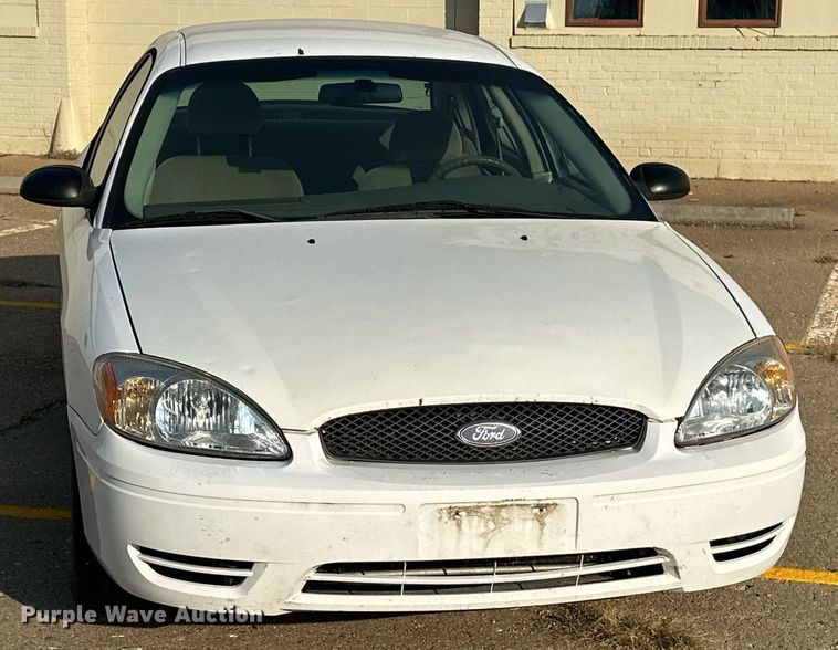 image for item HN9965 2006 Ford Taurus SE