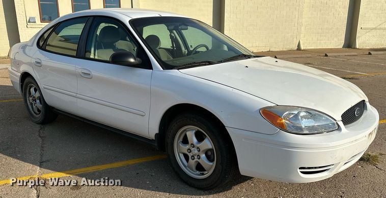 image for item HN9965 2006 Ford Taurus SE