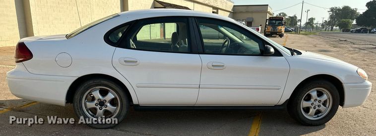 image for item HN9965 2006 Ford Taurus SE