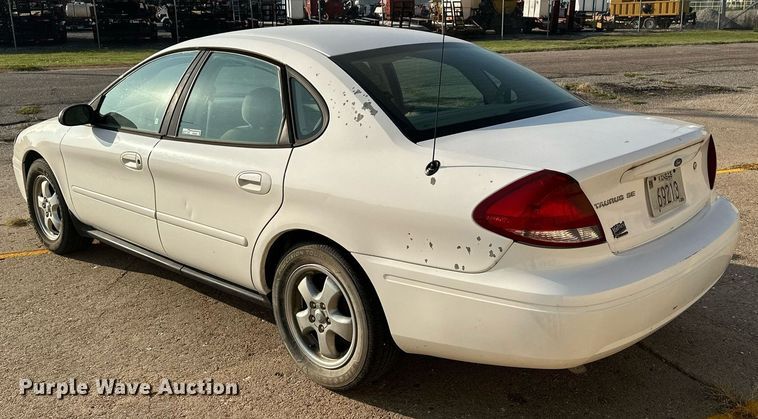 image for item HN9965 2006 Ford Taurus SE
