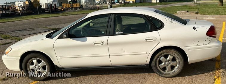 image for item HN9965 2006 Ford Taurus SE
