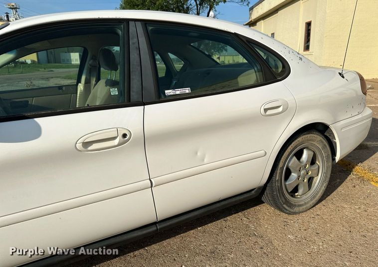 image for item HN9965 2006 Ford Taurus SE