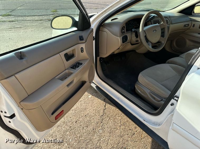 image for item HN9965 2006 Ford Taurus SE