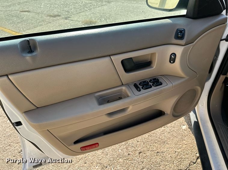 image for item HN9965 2006 Ford Taurus SE