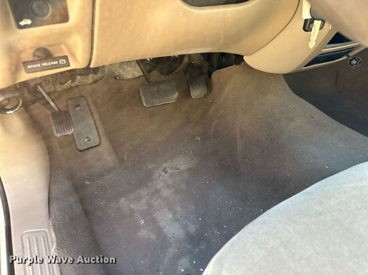 image for item HN9965 2006 Ford Taurus SE