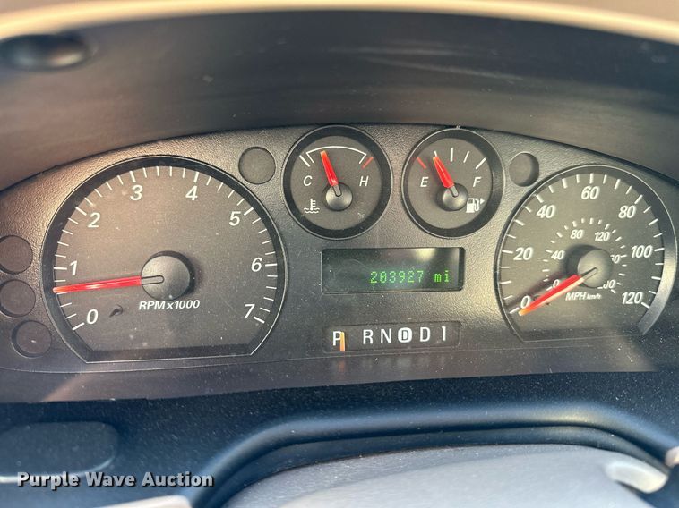 image for item HN9965 2006 Ford Taurus SE