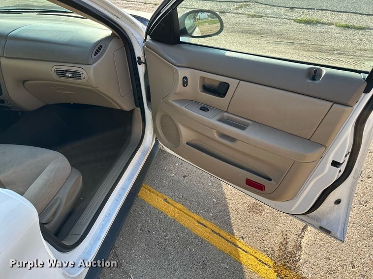 image for item HN9965 2006 Ford Taurus SE