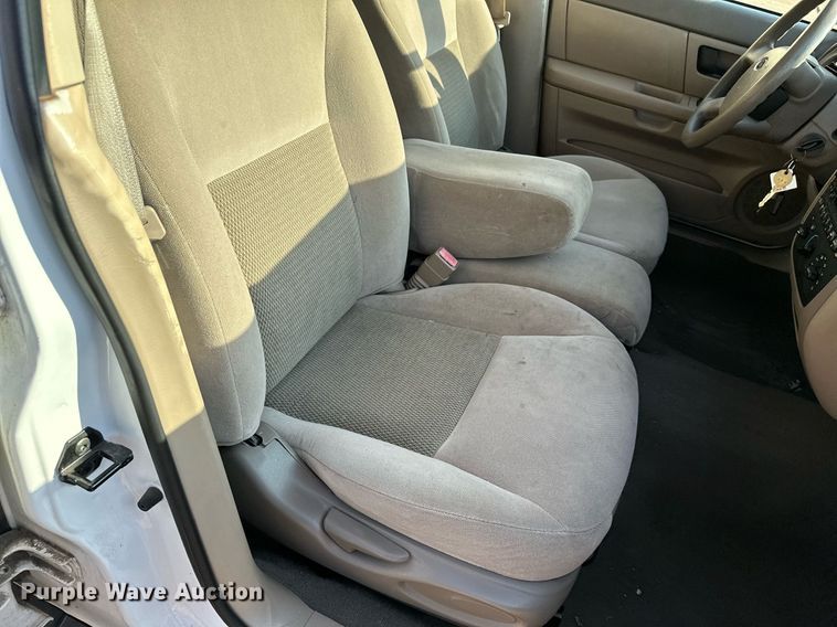 image for item HN9965 2006 Ford Taurus SE