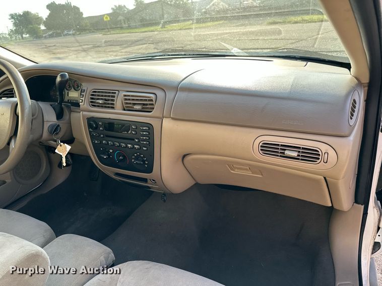 image for item HN9965 2006 Ford Taurus SE