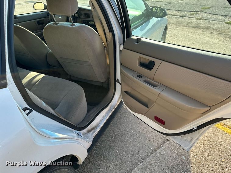 image for item HN9965 2006 Ford Taurus SE