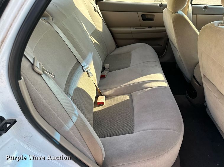 image for item HN9965 2006 Ford Taurus SE