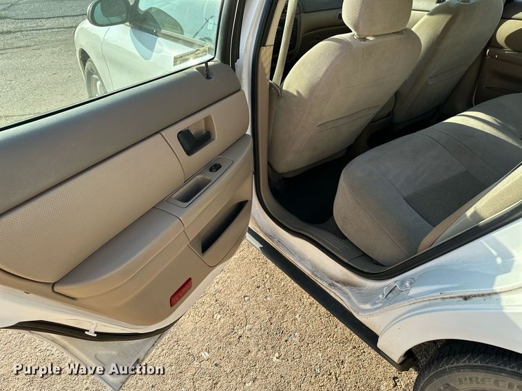 image for item HN9965 2006 Ford Taurus SE