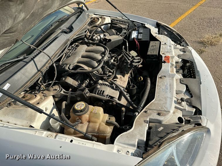 image for item HN9965 2006 Ford Taurus SE