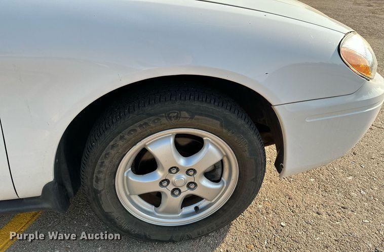 image for item HN9965 2006 Ford Taurus SE