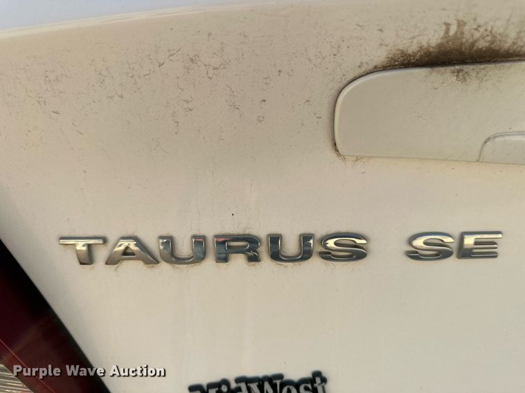 image for item HN9965 2006 Ford Taurus SE
