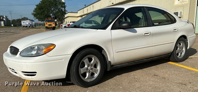 image for item HN9966 2006 Ford Taurus SE