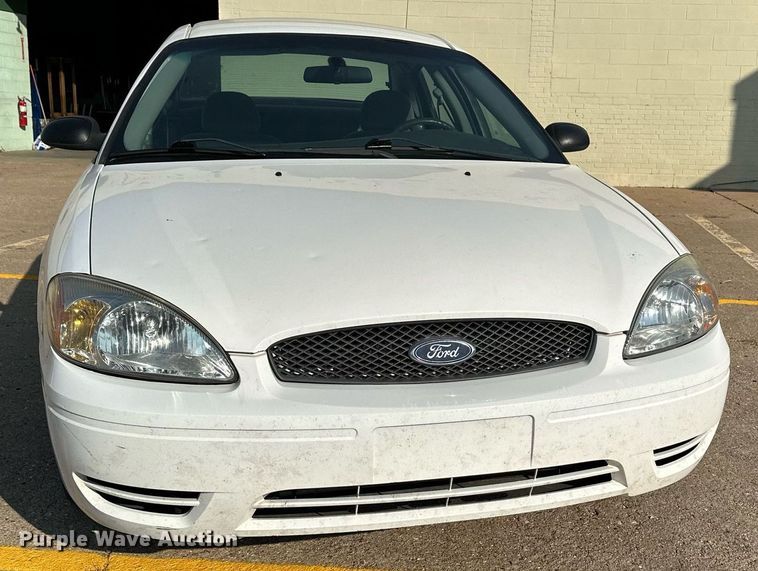 image for item HN9966 2006 Ford Taurus SE