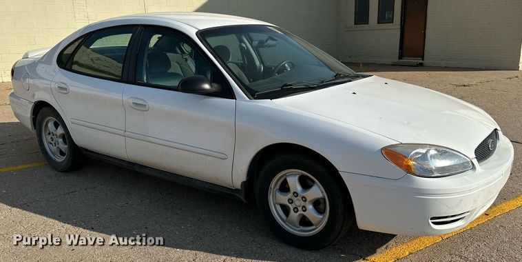 image for item HN9966 2006 Ford Taurus SE