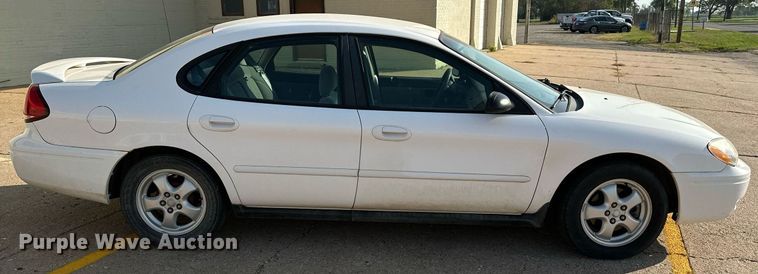 image for item HN9966 2006 Ford Taurus SE