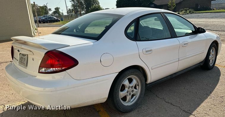 image for item HN9966 2006 Ford Taurus SE