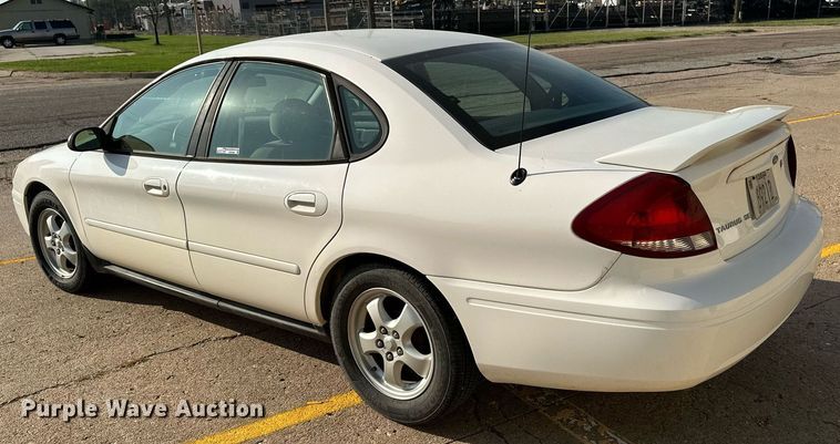 image for item HN9966 2006 Ford Taurus SE