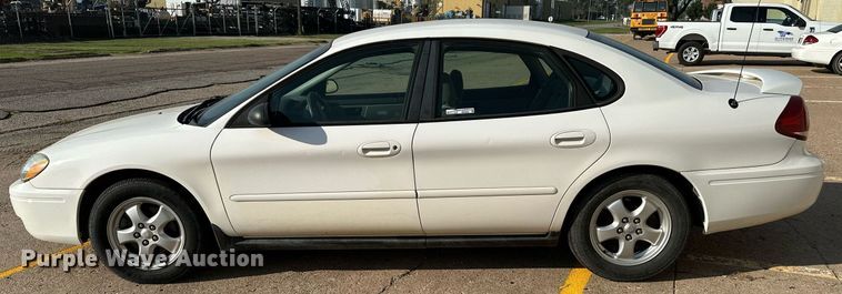image for item HN9966 2006 Ford Taurus SE